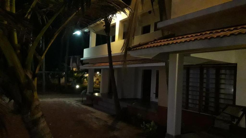 Kizhunna Rock Beach House Kannur Extérieur photo